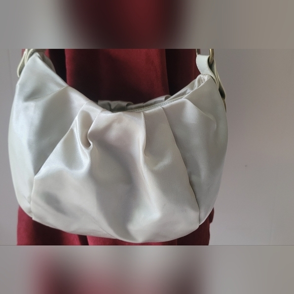 Simply Vera Wang Handbag Purse Ivory Shoulder Saddle Hand Bag - Picture 4 of 6